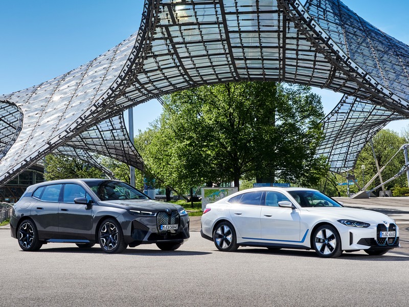 BMW připravuje dvojitý elektrický úder